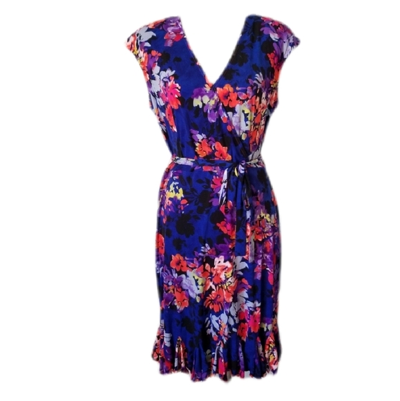 Glamour Dresses & Skirts - Glamour V neck floral ruffle hem dress